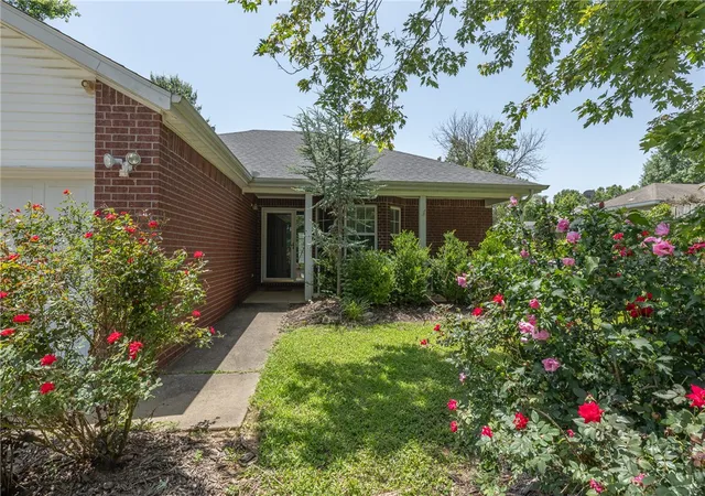 2nd image of 4277 E Lawndale Dr, Fayetteville, AR 72701 | MLS# 1353841