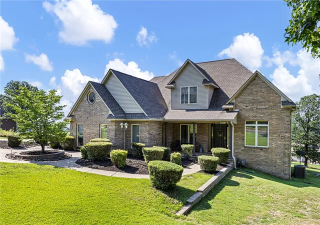 Photo 3 of Sale Pending at 49 Castle Rock Dr, Russellville, AR 72802 | MLS# 1353565 | Listing updated on 2026-08-17