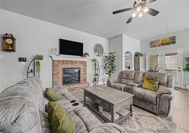 Photo 3 of Sale Pending at 2400 Graham Ln, Pea Ridge, AR 72751 | MLS# 1353525 | Listing updated on 2026-09-22