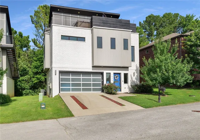 2nd image of 1546 N Desoto Pl, Fayetteville, AR 72703 | MLS# 1354224