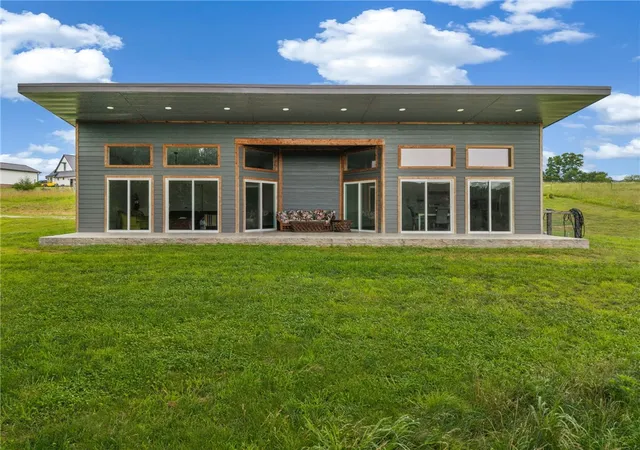 Photo 1 of Single family home for sale at 125 River Run Rd, Eureka Springs, AR 72632 | MLS# 1354032 | Listing updated on 2026-08-18