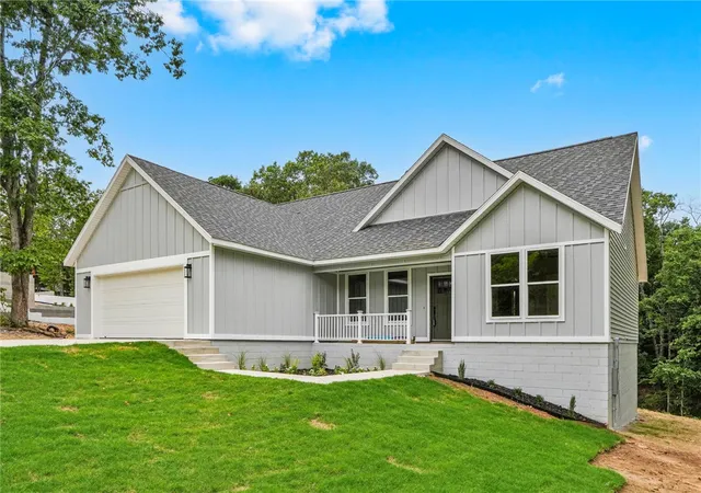 Photo 4 of Sale Pending at 5 Greetham Ln, Bella Vista, AR 72714 | MLS# 1353861 | Listing updated on 2026-08-13