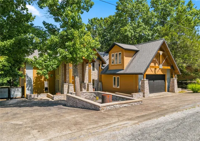 Photo 3 of Single family home for sale at 11662 Shady Rock Ln, Garfield, AR 72732 | MLS# 1354210 | Listing updated on 2026-08-19