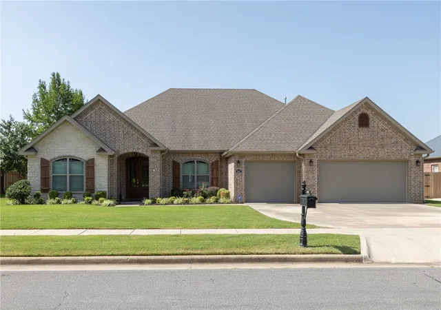 2nd image of 2661 W Vanike Dr, Fayetteville, AR 72704 | MLS# 1353857