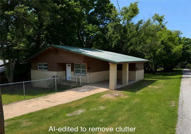 Photo 2 of Single family home for sale at 103 E College Ave, Harrison, AR 72601 | MLS# 1354439 | Listing updated on 2026-08-19