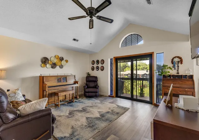 Listing Photo 5 - Condo for sale in building located at 150 Sunken Forest Bldg 5th Dr, Forsyth, MO 65653 - Unit #167