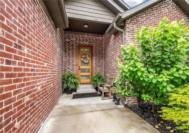2nd image of 30 Brecknock Dr, Bella Vista, AR 72714 | MLS# 1354048
