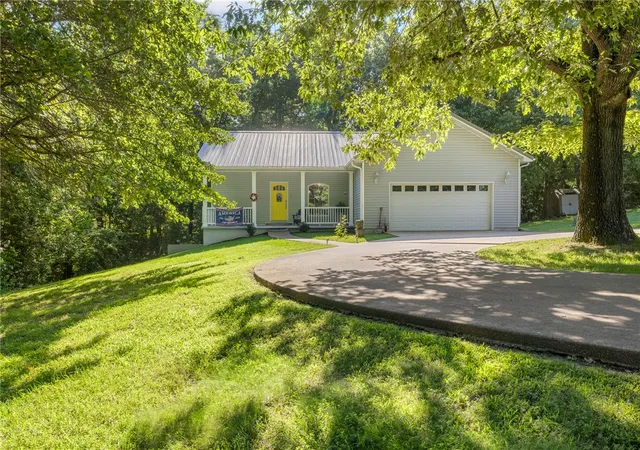 Photo 3 of Single family home for sale at 416 Meadow Lark Dr, Harrison, AR 72601 | MLS# 1354712 | Listing updated on 2026-09-30
