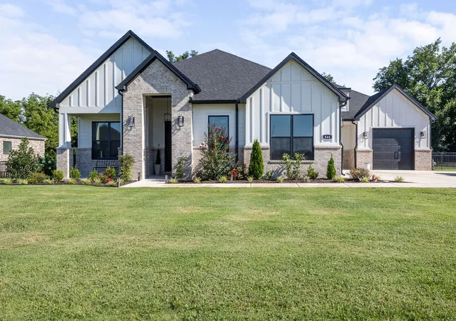 Photo 2 of Single family home for sale at 846 Asher St, Fayetteville, AR 72703 | MLS# 1354957 | Listing updated on 2026-09-22