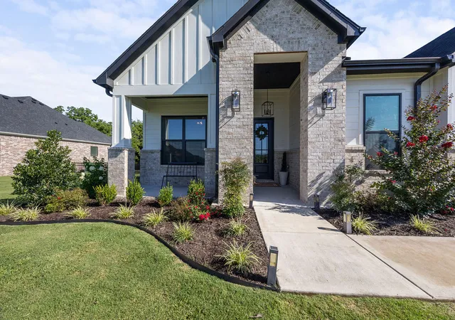 Photo 3 of Single family home for sale at 846 Asher St, Fayetteville, AR 72703 | MLS# 1354957 | Listing updated on 2026-09-22
