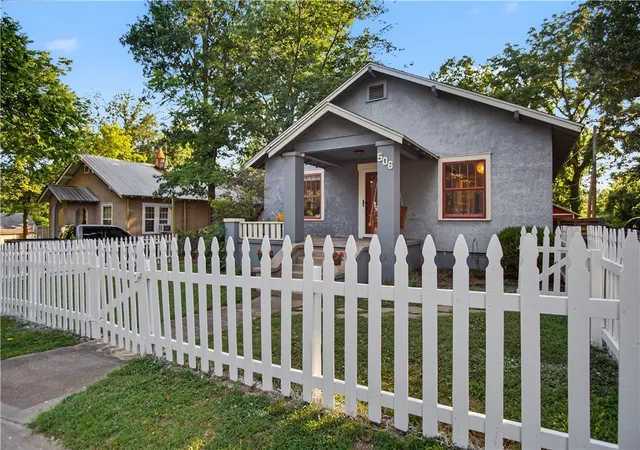 Photo 1 of Single family home for sale at 506 N Wright St, Siloam Springs, AR 72761 | MLS# 1354975 | Listing updated on 2026-08-18