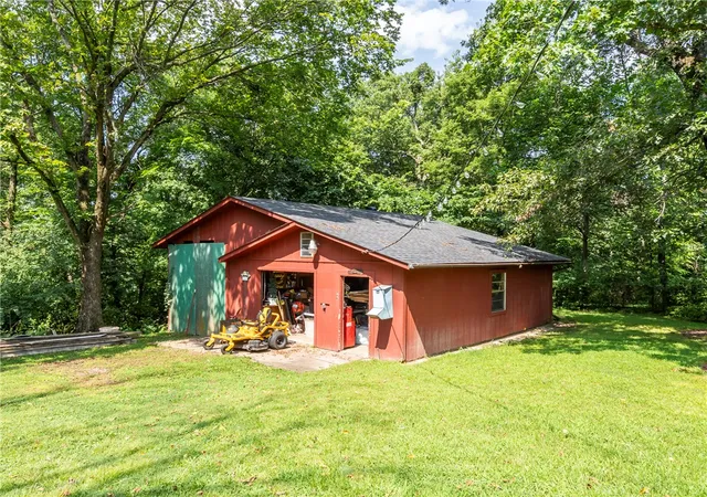 Photo 31 of Sale Pending at 22013 Meadow Wood Dr, Siloam Springs, AR 72761 | MLS# 1355038 | Listing updated on 2026-08-19
