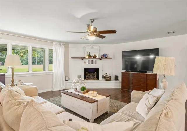 Photo 4 of Sale Pending at 22013 Meadow Wood Dr, Siloam Springs, AR 72761 | MLS# 1355038 | Listing updated on 2026-08-19