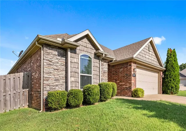 Photo 2 of Sale Pending at 3077 N Downs Ave, Fayetteville, AR 72704 | MLS# 1354920 | Listing updated on 2026-08-17
