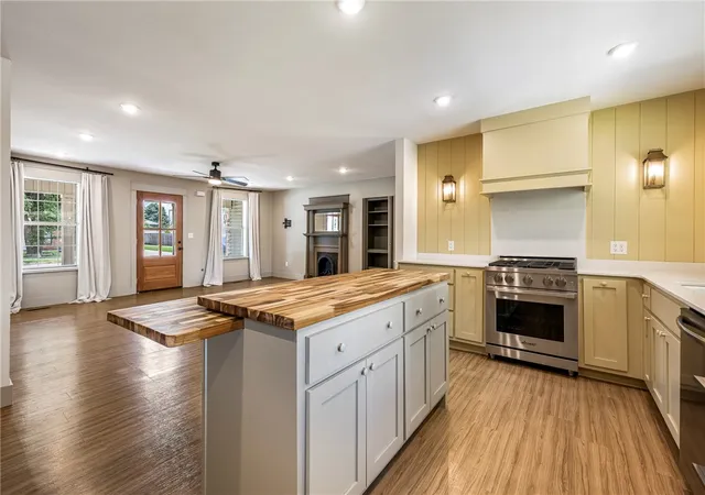Photo 4 of Single family home for sale at 1702 SW D St, Bentonville, AR 72712 | MLS# 1354786 | Listing updated on 2026-08-25
