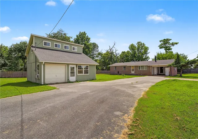 Photo 2 of Sale Pending at 804 W Price Ln, Rogers, AR 72758 | MLS# 1355334 | Listing updated on 2026-08-11