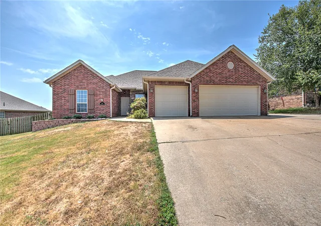 Photo 1 of Single family home for sale at 500 Halleck Coach Rd, Centerton, AR 72719 | MLS# 1355219 | Listing updated on 2026-10-04