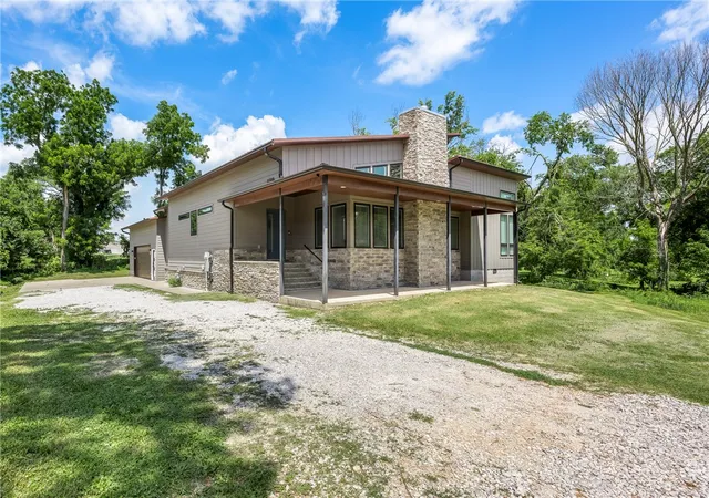 Photo 2 of Single family home for sale at 517 Hook St, Bentonville, AR 72712 | MLS# 1353949 | Listing updated on 2026-08-10