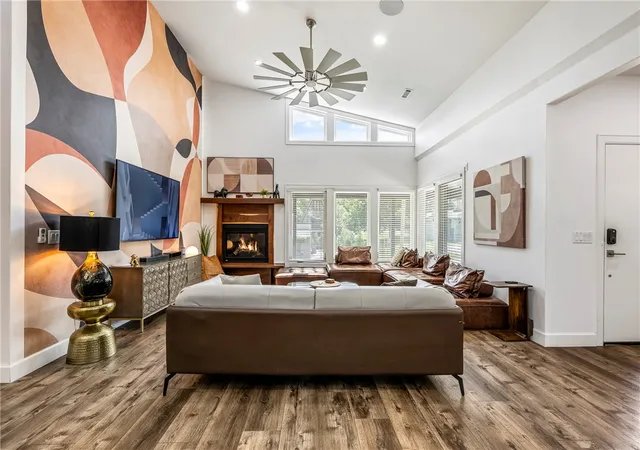 Photo 3 of Single family home for sale at 517 Hook St, Bentonville, AR 72712 | MLS# 1353949 | Listing updated on 2026-08-10