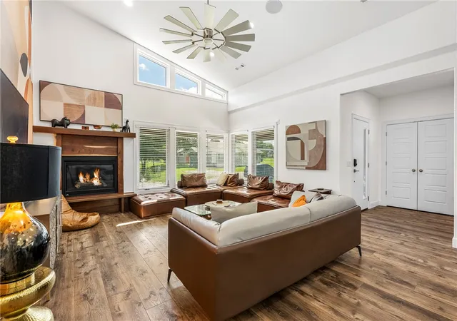 Photo 4 of Single family home for sale at 517 Hook St, Bentonville, AR 72712 | MLS# 1353949 | Listing updated on 2026-08-10