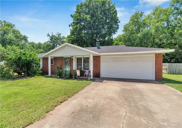 Photo 2 of Single family home for sale at 2317 N Woodlark Ln, Fayetteville, AR 72704 | MLS# 1355237 | Listing updated on 2026-08-17