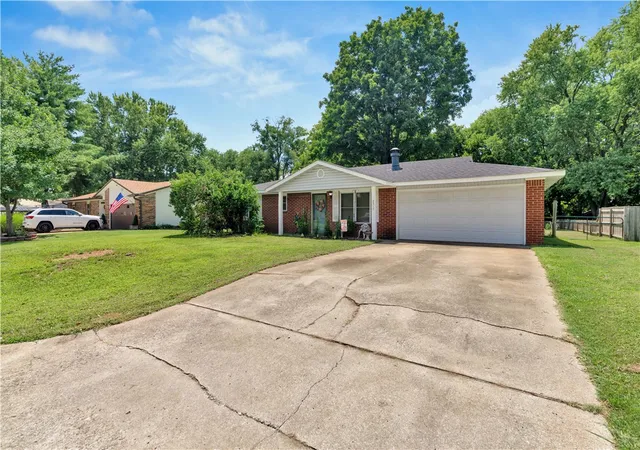 Photo 3 of Single family home for sale at 2317 N Woodlark Ln, Fayetteville, AR 72704 | MLS# 1355237 | Listing updated on 2026-08-17