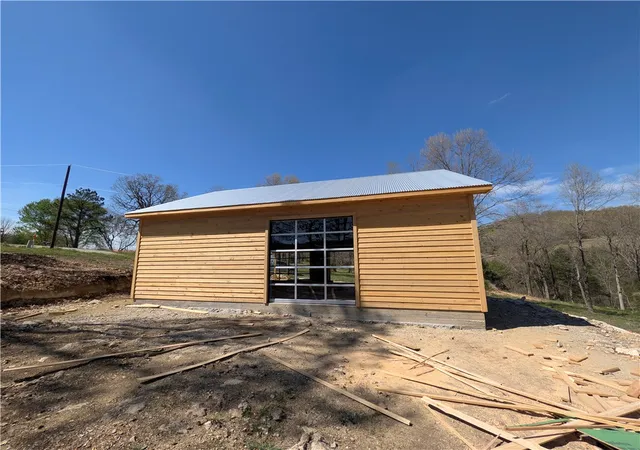 Photo 3 of Single family home for sale at 8412 Cottonwood Rd, Harrison, AR 72601 | MLS# 1355667 | Listing updated on 2026-08-20