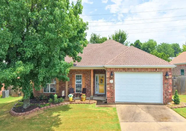 Photo 1 of Sale Pending at 1372 N Cannondale Dr, Fayetteville, AR 72704 | MLS# 1355675 | Listing updated on 2026-08-18