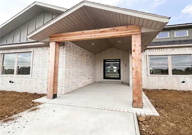 Photo 3 of Sale Pending at 3111 Bloomfield St, Bentonville, AR 72713 | MLS# 1355736 | Listing updated on 2026-08-11