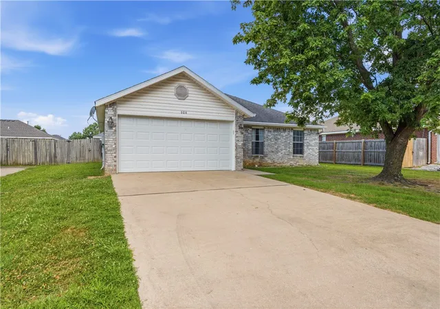 Photo 1 of Single family home for sale at 604 Bliss Cir, Centerton, AR 72719 | MLS# 1355463 | Listing updated on 2026-08-06