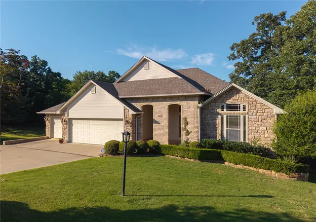 3rd image of 2710 Parkway Ln, Van Buren, AR 72956 | MLS# 1355076