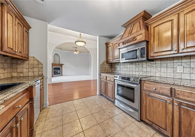 4th image of 2710 Parkway Ln, Van Buren, AR 72956 | MLS# 1355076