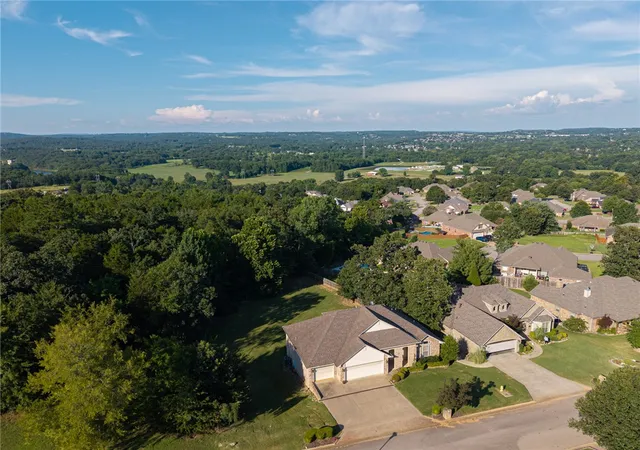 58th image of 2710 Parkway Ln, Van Buren, AR 72956 | MLS# 1355076