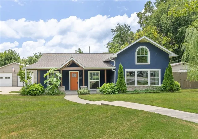 Photo 2 of Sale Pending at 224 E Lake Francis Dr, Siloam Springs, AR 72761 | MLS# 1355151 | Listing updated on 2026-08-09
