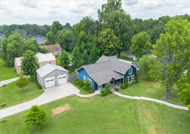 Photo 5 of Sale Pending at 224 E Lake Francis Dr, Siloam Springs, AR 72761 | MLS# 1355151 | Listing updated on 2026-08-09