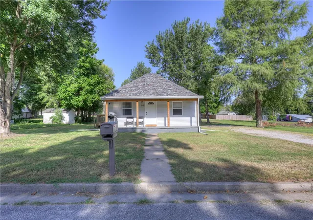 1st image of 717 N Adams St, Nevada, MO 64772 | MLS# 1355914