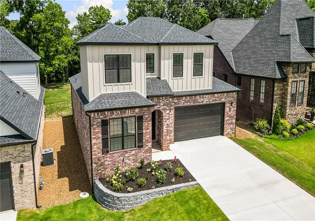2nd image of 2512 N Crossover Rd, Fayetteville, AR 72703 | MLS# 1355973