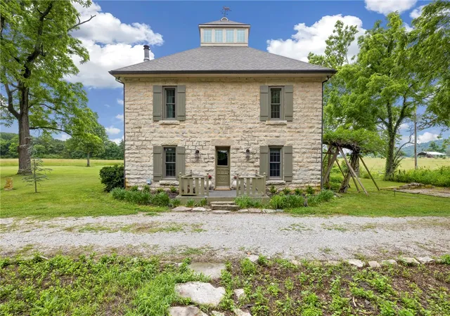 Photo 2 of Single family home for sale at 2597 County Rd 327, Berryville, AR 72616 | MLS# 1356005 | Listing updated on 2026-09-15