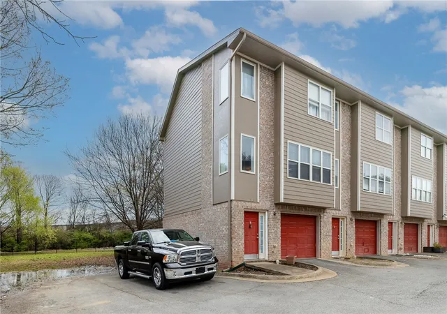 21st image of 1882 N Scull Creek Dr, Fayetteville, AR 72703 | MLS# 1356263