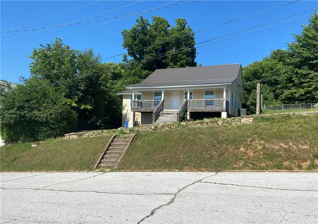 Photo 1 of Single family home for sale at 216 N Willow St, Harrison, AR 72601 | MLS# 1355615 | Listing updated on 2026-09-15