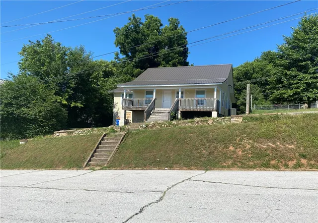 Photo 2 of Single family home for sale at 216 N Willow St, Harrison, AR 72601 | MLS# 1355615 | Listing updated on 2026-09-15