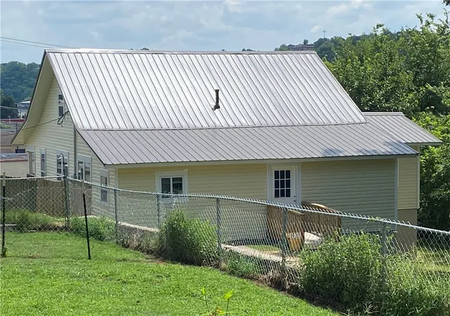 Photo 3 of Single family home for sale at 216 N Willow St, Harrison, AR 72601 | MLS# 1355615 | Listing updated on 2026-09-15