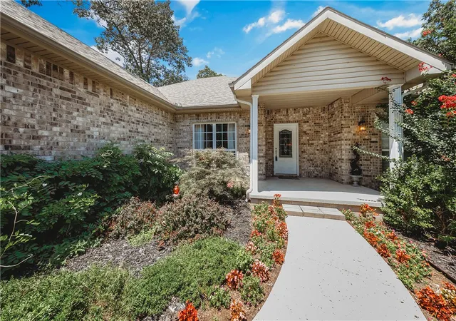Photo 1 of Single family home for sale at 1 Totton Ln, Bella Vista, AR 72714 | MLS# 1356336 | Listing updated on 2026-08-11