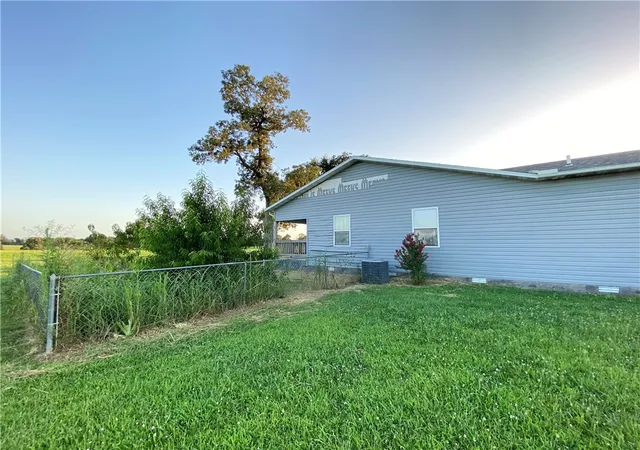 Photo 3 of Single family home for sale at 261 W Old Carpenter Ln, Harrison, AR 72601 | MLS# 1356169 | Listing updated on 2026-08-11