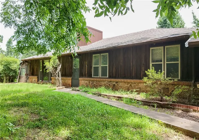 Photo 1 of Single family home for sale at 1060 Wheeler Bnd Rd, Russellville, AR 72802 | MLS# 1356357 | Listing updated on 2026-08-10