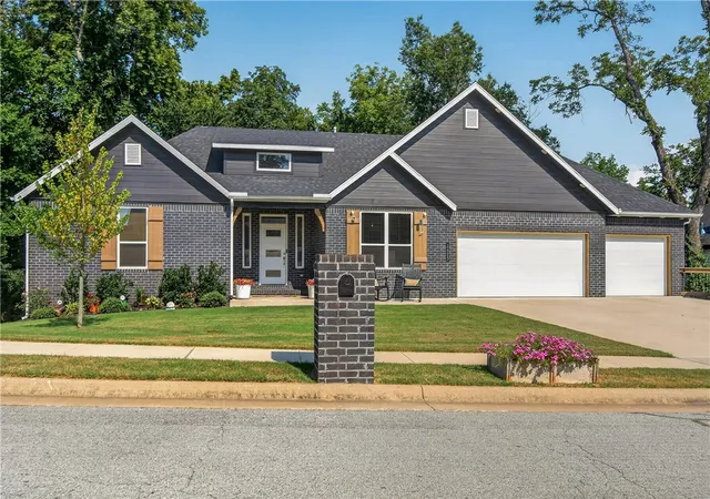 Photo 1 of Single family home for sale at 1423 Lee St, Pea Ridge, AR 72751 | MLS# 1356551 | Listing updated on 2026-08-23