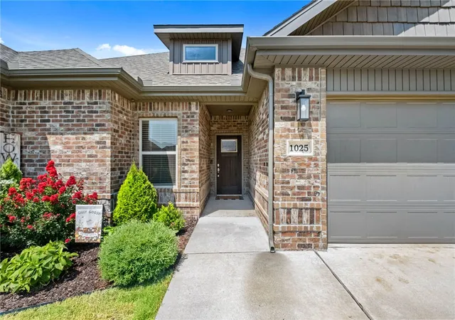 Photo 3 of Single family home for sale at 1025 Tracey Ln, Pea Ridge, AR 72751 | MLS# 1356558 | Listing updated on 2026-08-20