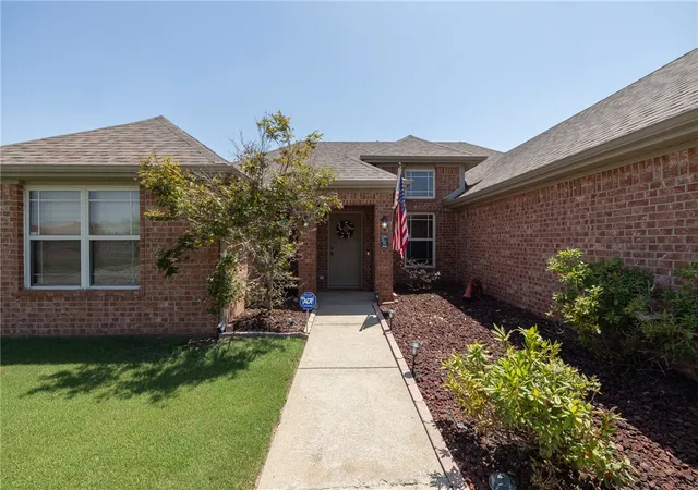Photo 2 of Sale Pending at 330 Beasley Dr, Centerton, AR 72719 | MLS# 1356655 | Listing updated on 2026-08-23