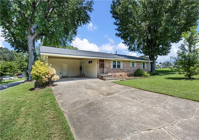 3rd image of 305 Meyer Dr, Van Buren, AR 72956 | MLS# 1356314