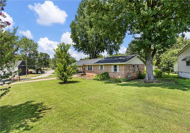 4th image of 305 Meyer Dr, Van Buren, AR 72956 | MLS# 1356314